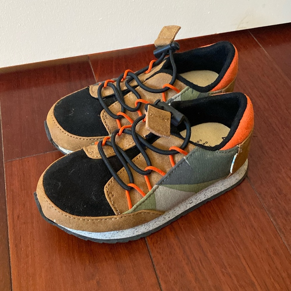 Toms toddler shoes size 7